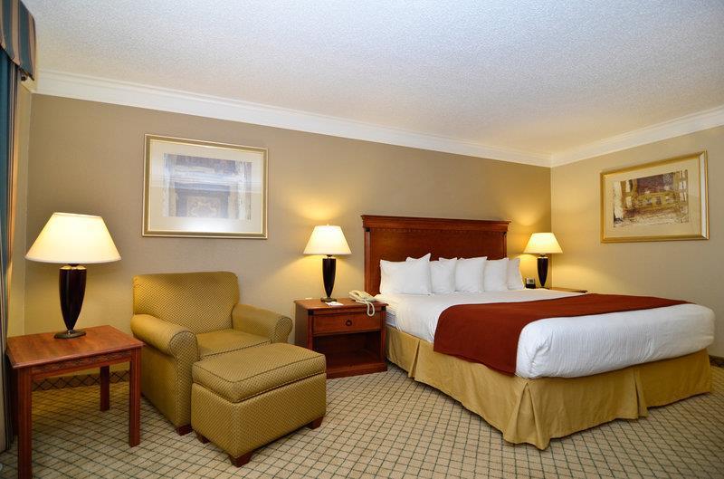 Baymont By Wyndham Madisonville Quarto foto